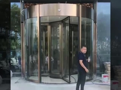 Portales rotativos motorizados con diseño impulsado por energía