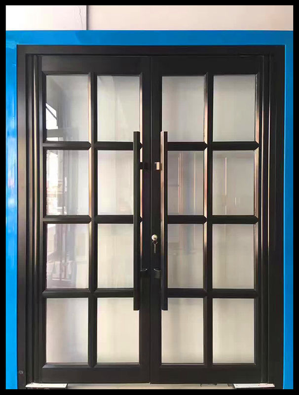 Hierro Negro Puertas con columpio de resorte de doble piso Cerradura electrónica OEM puerta kfc