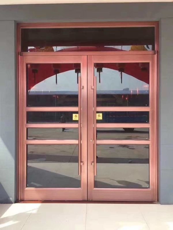 Puerta delantera de la tienda de KFC de aleación de aluminio recubierta de fluorocarbonos Puerta delantera de la tienda de KFC